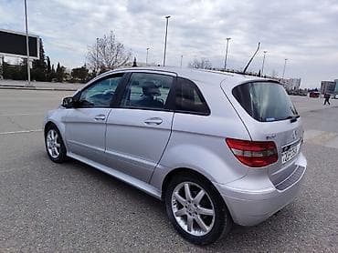 ucuz mercedes: Mercedes-Benz B-Class, gümüşü rəngli kompakt hetçbek. Xarici — 7
