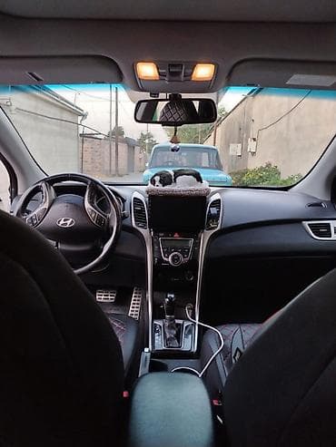 purjun satisi: Hyundai i30 (ağ rəng, hatchback) - Kuzov: 5 qapılı hatchback — 8