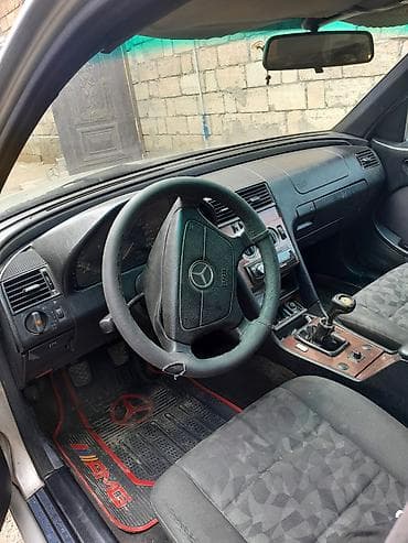 pikap maşınlar: Mersedes benz sedan satilir 6500.real aliciya yerinde endirim var — 5