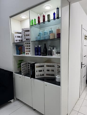 Mağaza avadanlığı: Peşəkar salon üçün vitrin şkaf - Material: yüksək keyfiyyətli — 1