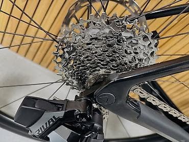 2 teker velosiped: Canyon yol velosipedi – qara rəng, aero xəttli alüminium/karkas — 4