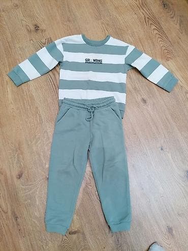 giyim: 10 azn biri. 2-3 yaş Uşaq dəstləri 2-3 dəfə geyinilib eyni təzə kimidi — 6