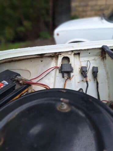 ваза стеклянная прозрачная высокая без узора: VAZ 2106 sedan - Korpus: Ağ rəng, 4 qapı, xrom ön-arka bamperlər — 11