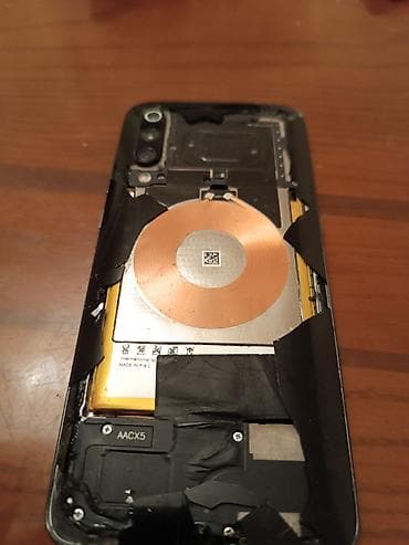 Mobil telefon və aksesuarlar: Mi 9 lite . ekran qırılıb. qalanı hissə kimi satılır — 2