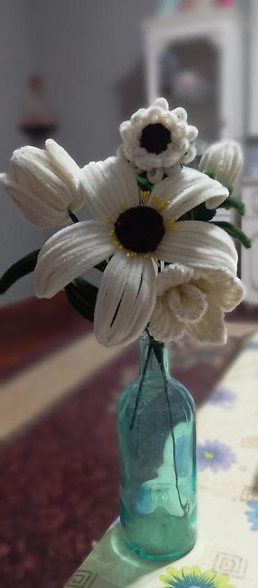 məxmər gülü: Məhsul: 1 ədedi 5 azn cütü 10 AZN Əllə hazırlanmış dekorativ çiçək — 8