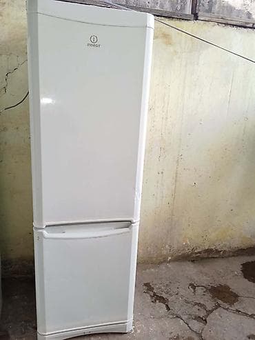 2 qapılı Indesit Soyuducu Satılır, rəng - Ağ