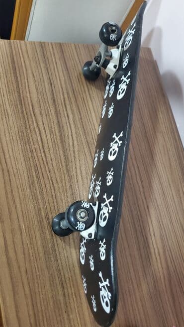 купить скейтборд в баку: Skateboard – qara rəngdə, kəllə-sümüklü naxışlı dizayn Продаю скейт — 3