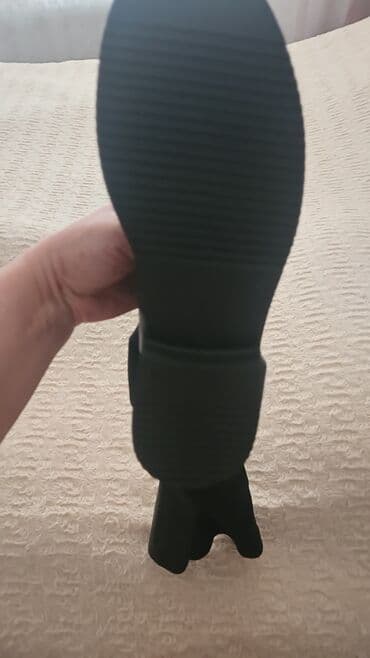 rezin sapoqlar: Qadın uzun çəkmələr – dizüstü model - Rəng: qara - Stil: dizüstü, düz — 2