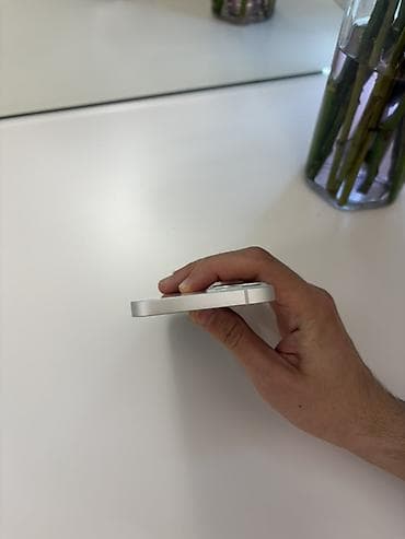 printer mini: IPhone 13, 128 GB, Starlight, Face ID — 7
