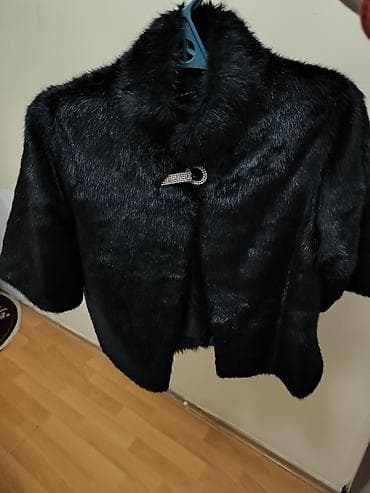 Qadınlar üçün qısa qara süni kürk bolero - Dizayn: qısa uzunluq