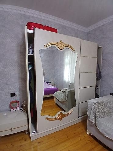 qedimi servant: Yataq otağı və qonaq otağı üçün mebel dəsti - Çarpayı: krem rəngli — 2