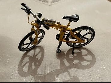 velosiped matoru: Qırmızı rəngdə mini velosiped modeli – dekor və kolleksiya üçün — 6