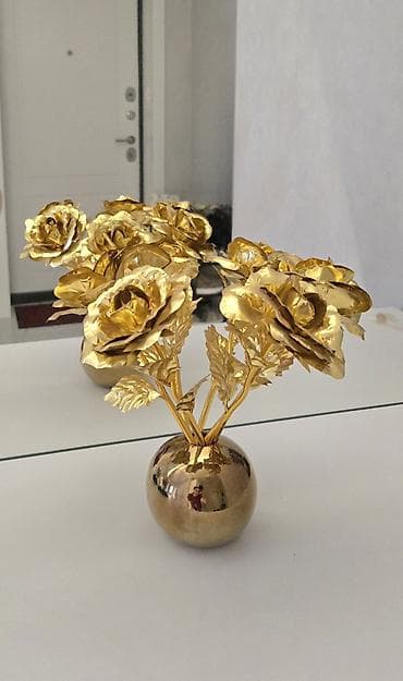 Modern və klassik interyerlərə uyğun lüks aksentli dekoratov vaza ilə