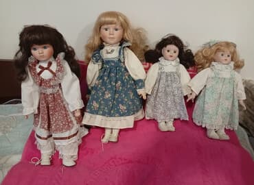 Bu farfor kuklalar kolleksiyası müxtəlif ölçülərdə və detallı
