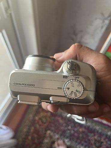 xarici sərt disk: Nikon Coolpix 4300 rəqəmsal fotoaparat - Kompakt gövdə, gümüşü dizayn — 3