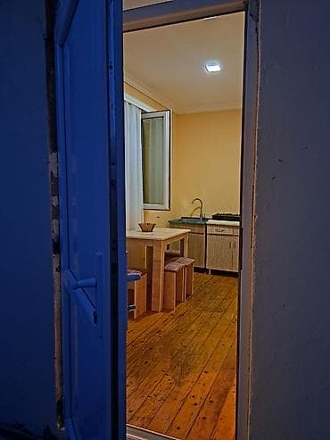 qalada heyet evleri: 3 otaqlı həyət evi - Ayrı həyətli, daş hasarlı kiçik ev - Daxili — 2