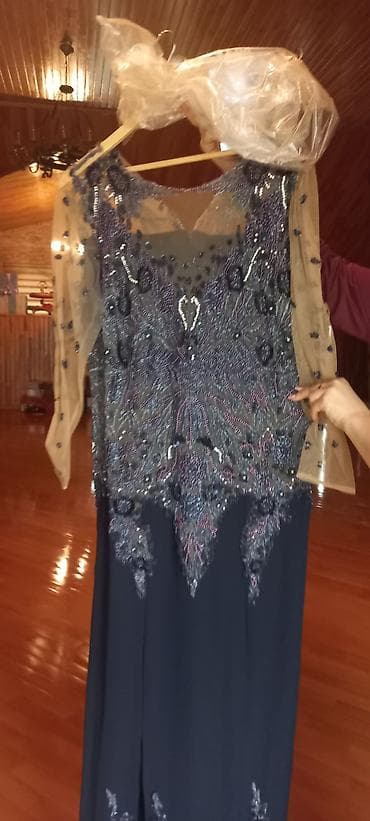 Qadın geyimləri: Zərif axşam/libas - Rəng: tünd göy - Uzun model, ətəyi yerə qədər - — 1