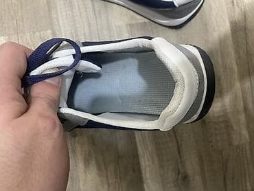 Səndəl və şəp-şüplər: Kişi idman ayaqqabısı - Rəng: tünd göy/navy və boz kombin - Üst — 4