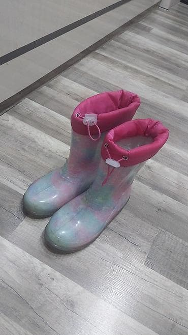 qizil sat: Qadın palto və uşaq rezin çəkmələri - Palto: bej — 2