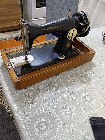 qedmi: Klassik mexaniki tikiş maşını - Gövdə: Döküm metal korpus, qara lak — 1