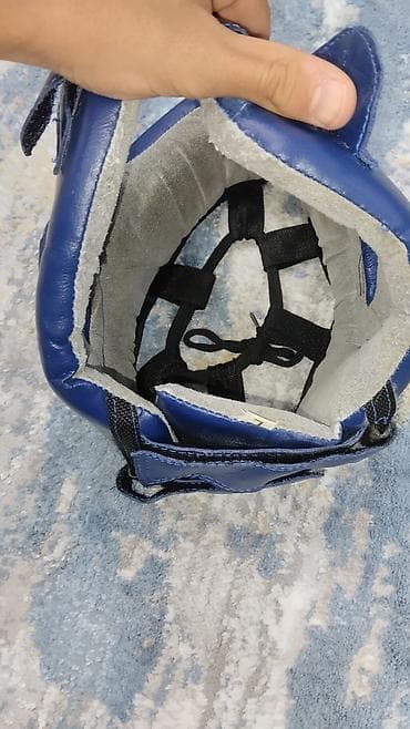 Adidas döyüş dəsti – uşaq/yüngül çəkilər üçün razmeri; L Tərkib: - — 2