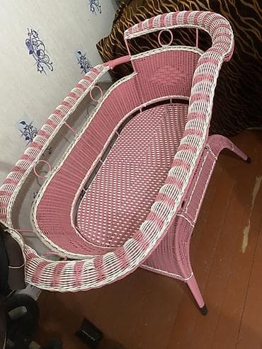 Çıxarıla bilən beşikli araba