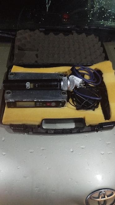 Simsiz mikrofon dəsti - Tam dəst: əl mikrofonu, qəbuledici (receiver)