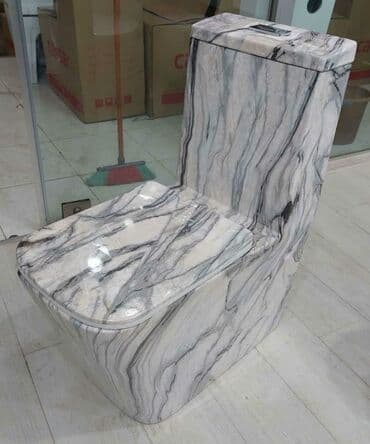 baconka: Mərmər dizaynlı unitaz. Bu unitaz, müasir dizaynı və funksionallığı — 1