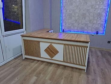 Yeni, İşçi üçün, Dördbucaq masa