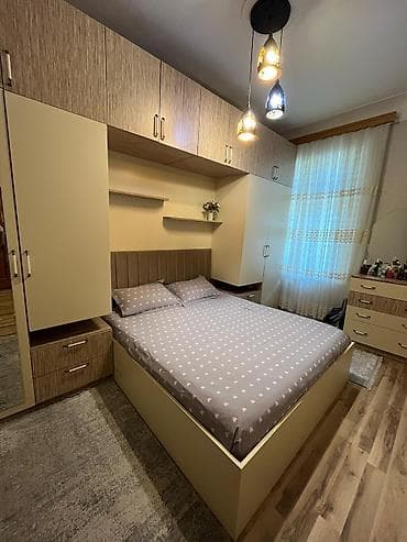 Yataq dest 500 azn İdial veziyyetde.Termosu var Şkafın uzunu- 4 m