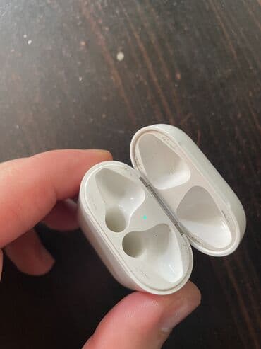 чехлы на аирподс 2: Б/у Беспроводные (Bluetooth) Наушники, Apple, цвет - Белый — 3