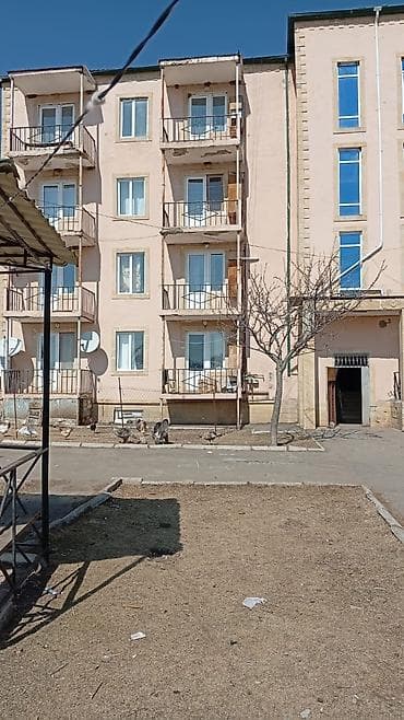 xacmazda ev: Gedebey r-yonu. 5mərtəbəli binanın 1ci mərtəbəsi 2otaqlı ev kiraye — 1