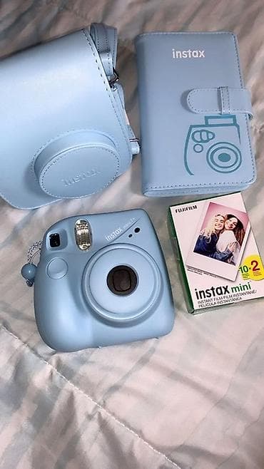 Fujifilm Instax Mini 11 ani fotoaparat dəsti. Şəkildə açıq mavi rəngli — 1