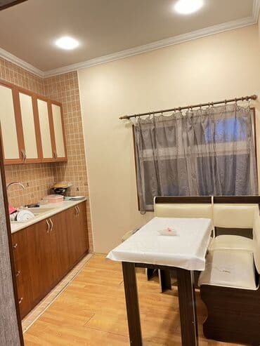 7 mkr kiraye kohne tikili: Satılır: 3 otaqlı mənzil/interyer Xüsusiyyətlər: - Geniş zal — 4