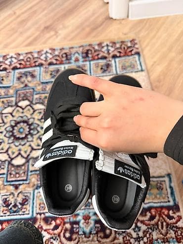 kisi ucun krasofkalar: 35manata alınıb geyinilmeyib, 39razmerdi hem qadın hem kisiler ucun — 1