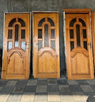 Taxta daxili qapılar dəsti - Material: təbii ağac (şüşə əlavəli). -
