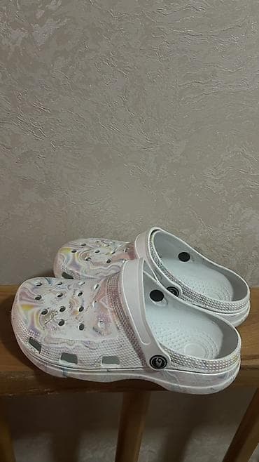 İkinci əl crocslar. 37 razmer lalafo.az -da İkinci əl crocslar. 37 razmer