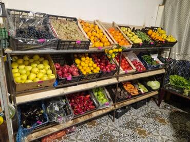 Meyvə-tərəvəz çeşidi – market rəfi üçün tam komplekt yığma vitrin