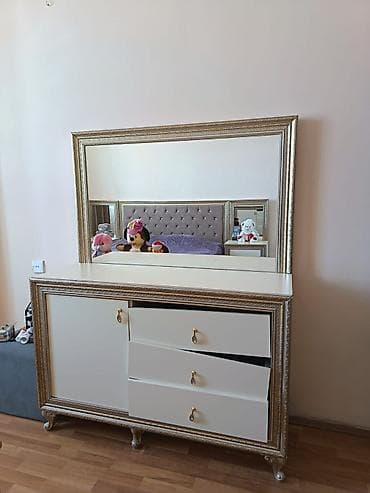 klassik tv stendler: İkinəfərlik çarpayı, Dolab — 3