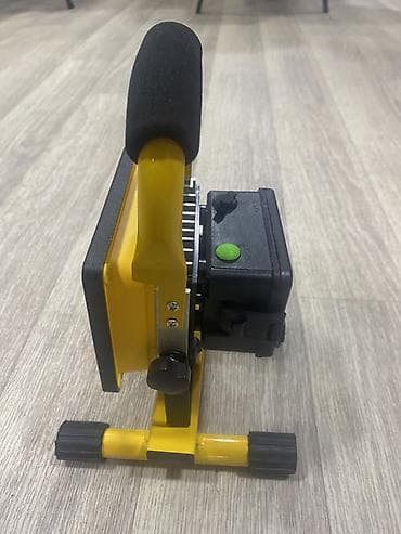 Projektorlar: LED akkumulyatorlu portativ proyektor/floodlight - Güclü LED işıq — 2