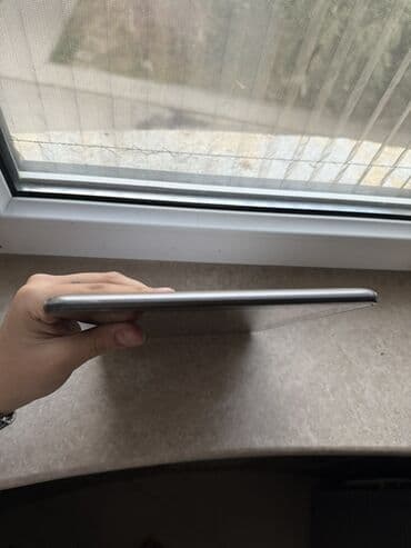 samsung tab s5e qiymeti: Samsung Galaxy GT-P5110 tablet, qabağ ekranda tük kimi cızığlar var — 3