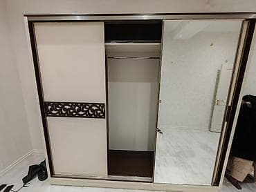 kohne skaf: Az istifadə olunub .Hündürlük 220 .En 240.Dərinlik 60 — 3