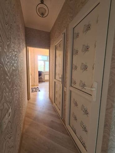 9 ci mikrorayon satilan evler: Bakı, 3 otaqlı, Köhnə tikili, m. Xalqlar Dostluğu, 82 kv. m — 12