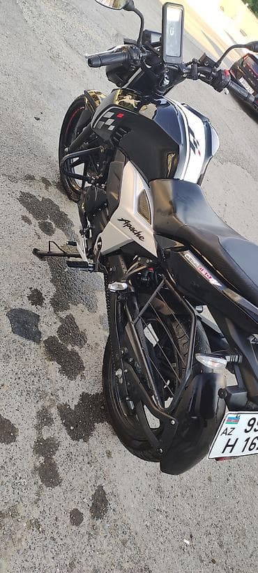 Nəqliyyat: TVS Apache RTR 160 4V motosiklet - Rəng: qara-ağ, idmançı qrafika ilə — 5