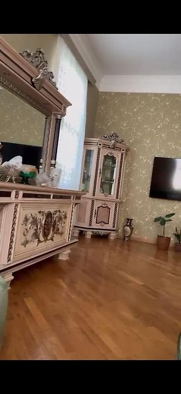ref: Klassik üslubda dəstə – vitrin şkafı və güzgülü konsol - Dizayn — 1