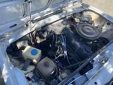 traktor satış: VAZ 2104, ağ rəngli, universal kuzov. Xüsusiyyətlər: - 5 qapılı — 10