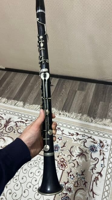 Akkordeonlar: Klarinet – klassik dizaynlı, qara gövdəli, metal klapan və halqalarla — 1