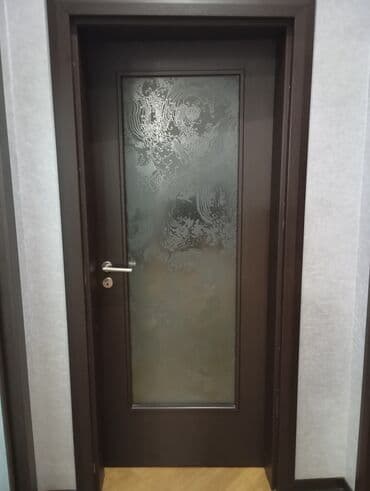 Фурнитура и комплектующие: Daxili qapı – şüşəli model - Material: tünd rəngli MDF/taxta karkas - — 1