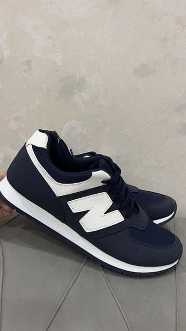 синие мужские туфли: Tünd göy rəngli idman ayaqqabısı — 1