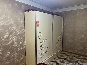kamo: İşlənmiş, 2 qapılı, Təkərli, Taxta, Açılan, Düz dolab — 4